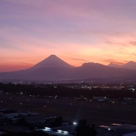 Amazing Volcano Views In Front Of Airport Guatemala City Exterior foto