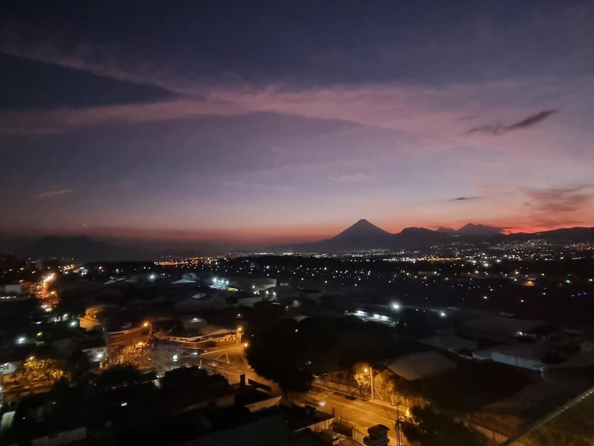 Amazing Volcano Views In Front Of Airport Guatemala City Exterior foto