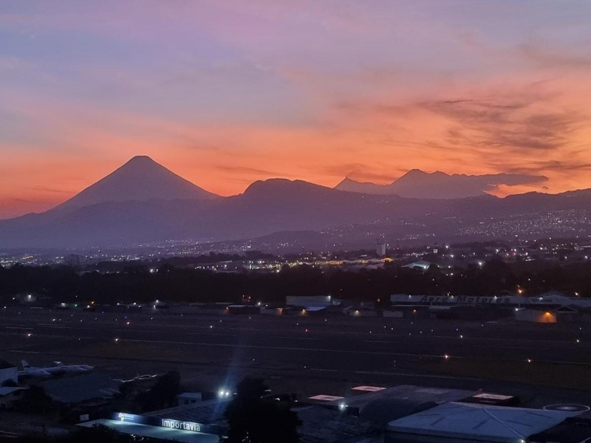 Amazing Volcano Views In Front Of Airport Guatemala City Exterior foto
