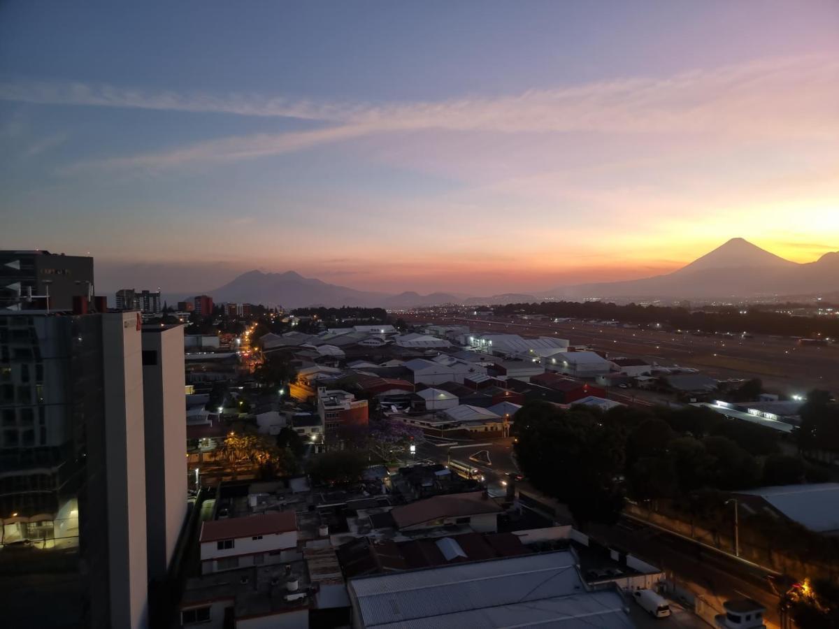 Amazing Volcano Views In Front Of Airport Guatemala City Exterior foto