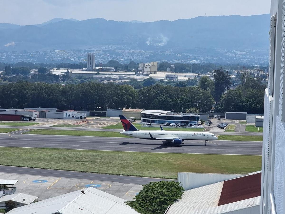 Amazing Volcano Views In Front Of Airport Guatemala City Exterior foto