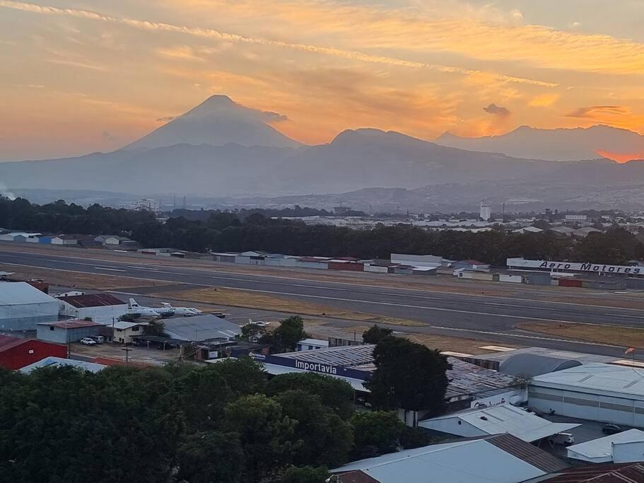 Amazing Volcano Views In Front Of Airport Guatemala City Exterior foto
