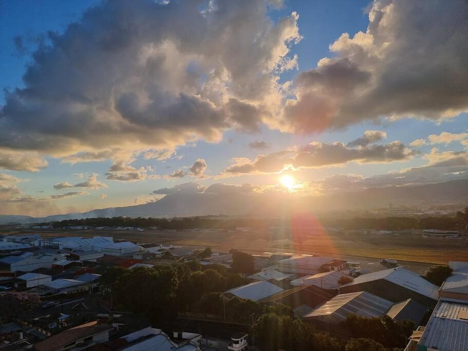 Amazing Volcano Views In Front Of Airport Guatemala City Exterior foto
