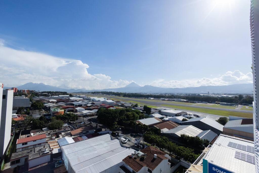 Amazing Volcano Views In Front Of Airport Guatemala City Exterior foto